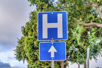 Sign to the Hospital