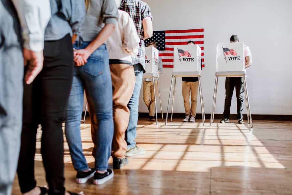 people voting at a polling station in the US