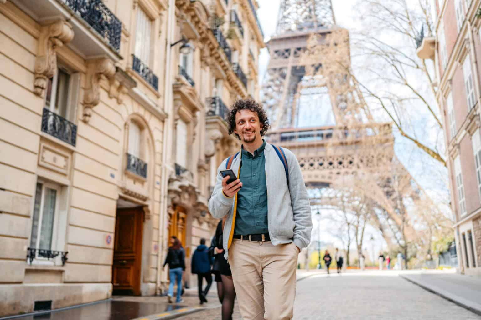 Expatriates: Expert Guides on Living and Thriving Abroad