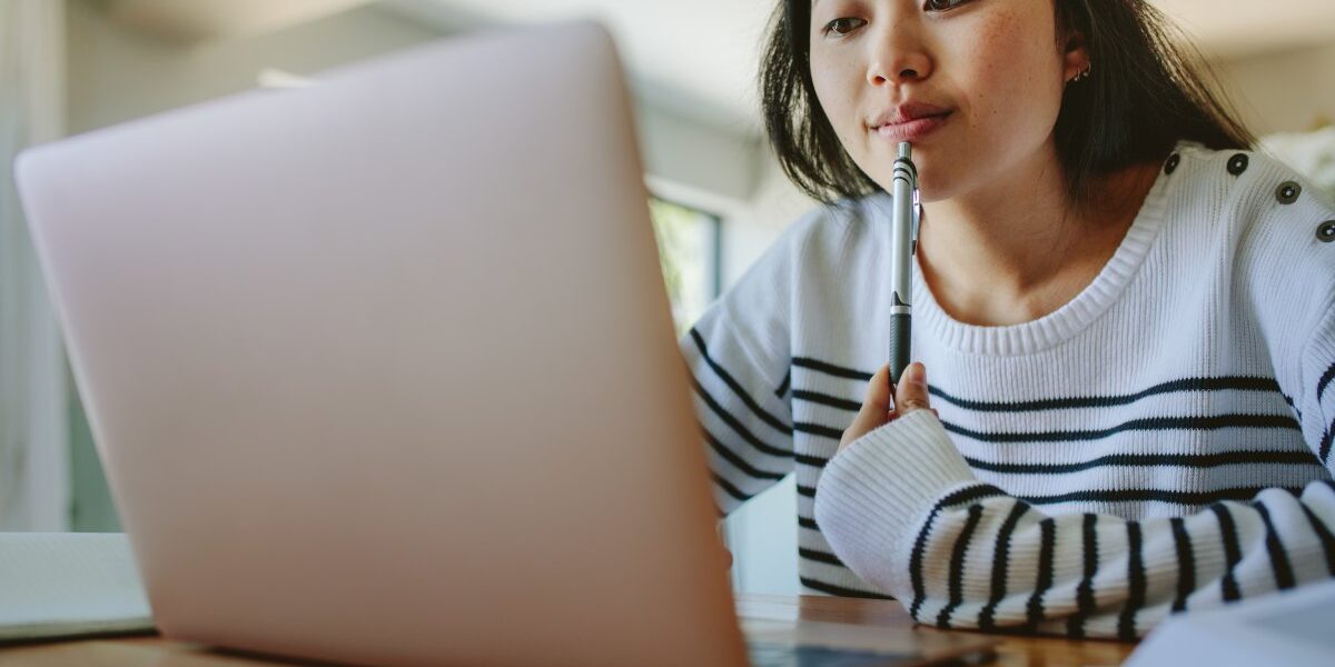 a female student researching the best health insurance for students studying abroad
